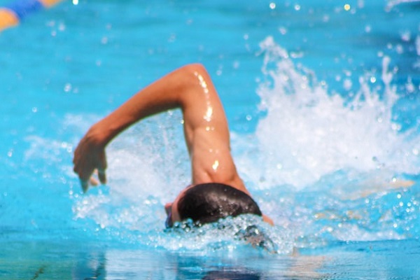 man swimming freestyle